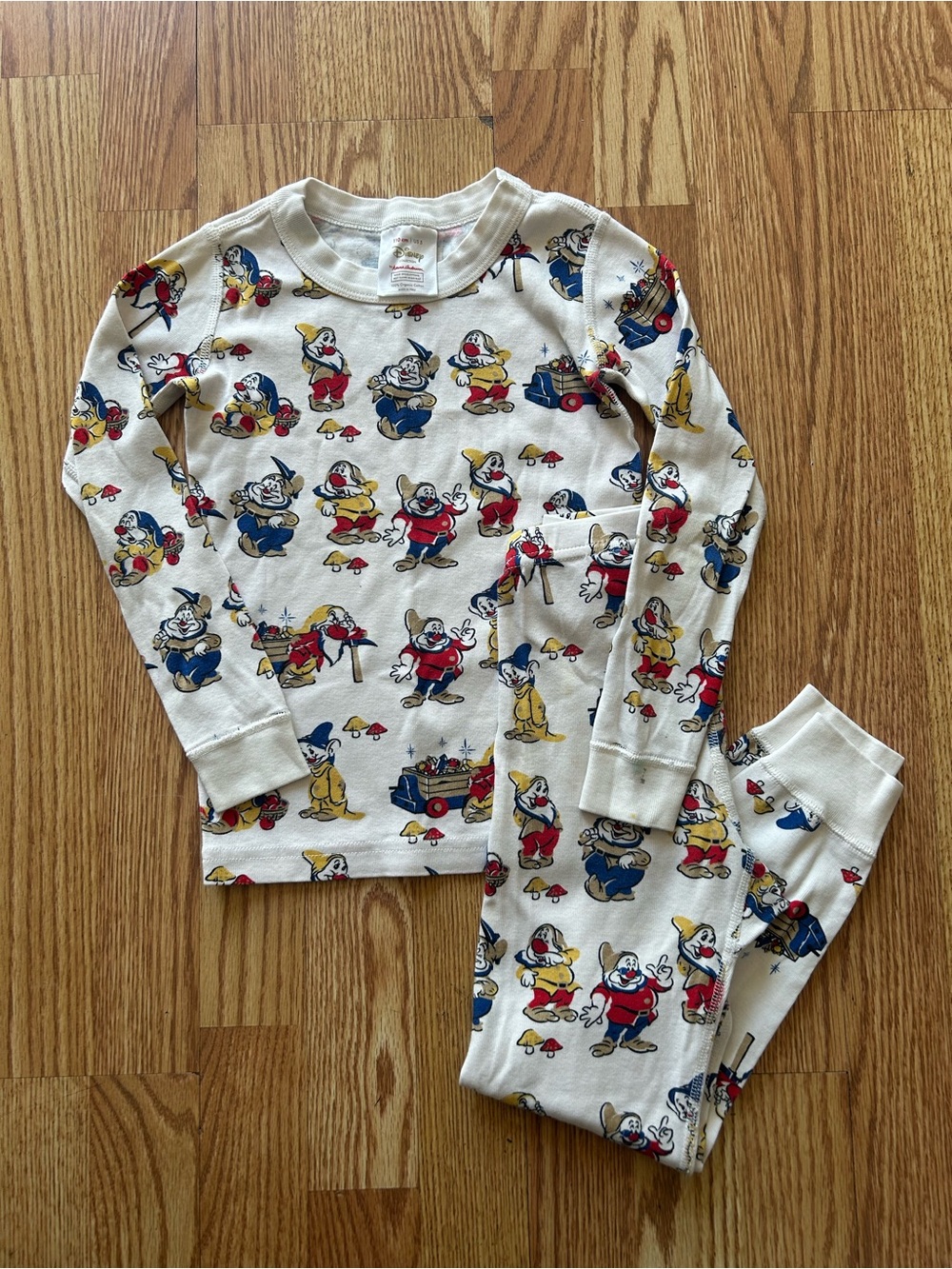 Hanna Andersson Disney 7 Dwarfs Print Pajamas size 110/US5